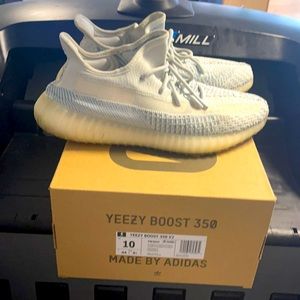Yeezy Boost 350 v2 “cloud white“